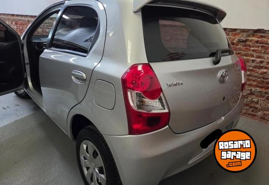 Autos - Toyota Etios 2015 Nafta 90000Km - En Venta