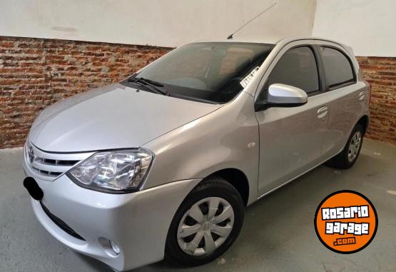 Autos - Toyota Etios 2015 Nafta 90000Km - En Venta
