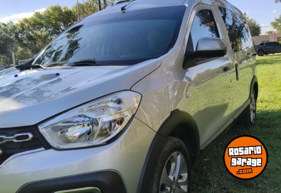 Utilitarios - Renault KANGOO STEPWAY 2024 Nafta 2024 Nafta 30000Km - En Venta