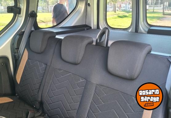 Utilitarios - Renault KANGOO STEPWAY 2024 Nafta 2024 Nafta 30000Km - En Venta