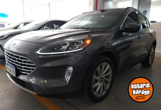 Camionetas - Ford Kuga Titanium 2022 Electrico / Hibrido 60800Km - En Venta