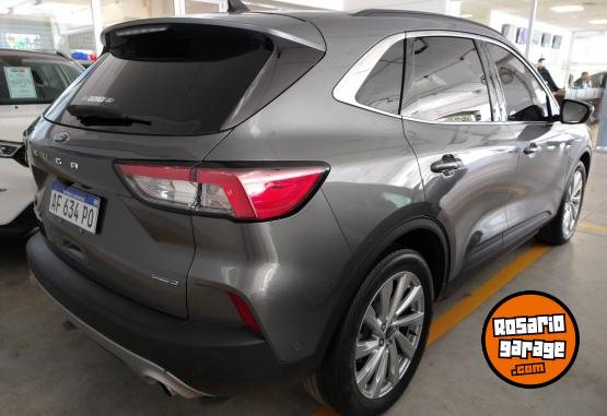 Camionetas - Ford Kuga Titanium 2022 Electrico / Hibrido 60800Km - En Venta