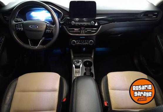 Camionetas - Ford Kuga Titanium 2022 Electrico / Hibrido 60800Km - En Venta