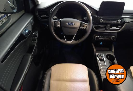 Camionetas - Ford Kuga Titanium 2022 Electrico / Hibrido 60800Km - En Venta