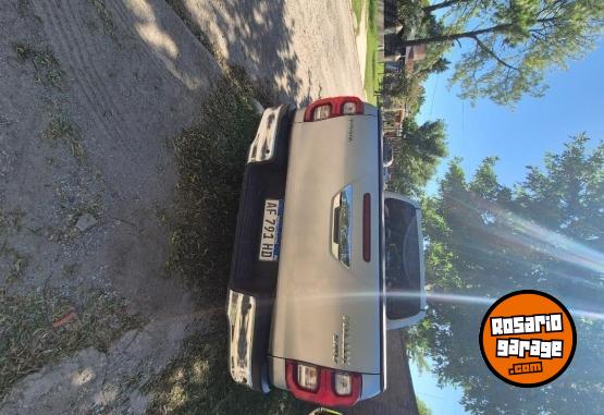 Camionetas - Toyota Hilux srv 4 x 2 manual 2023 Diesel 70000Km - En Venta