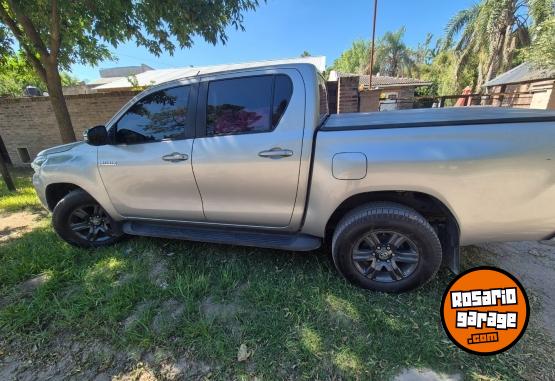 Camionetas - Toyota Hilux srv 4 x 2 manual 2023 Diesel 70000Km - En Venta