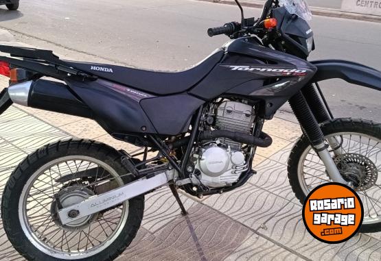 Motos - Honda Tornado 2015 Nafta 15000Km - En Venta