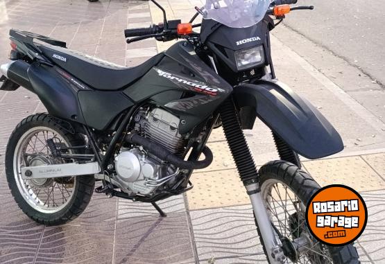 Motos - Honda Tornado 2015 Nafta 15000Km - En Venta