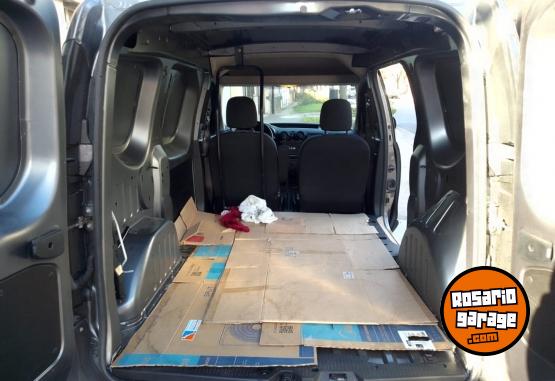 Utilitarios - Renault KANGOO CONFORT 2025 Nafta 13000Km - En Venta