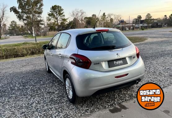 Autos - Peugeot 208 allure 2018 Nafta 67000Km - En Venta