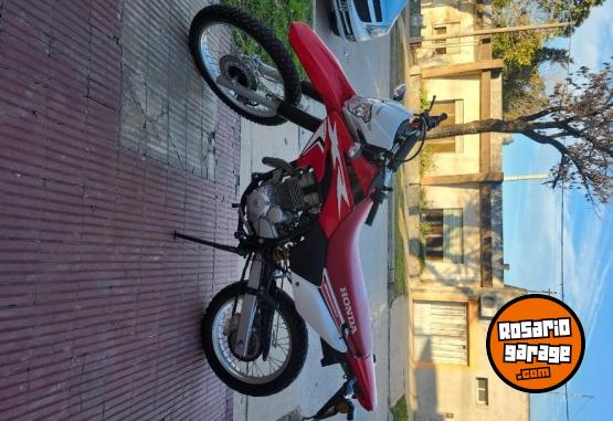 Motos - Honda Tornado 250cc 2023 Nafta 7800Km - En Venta