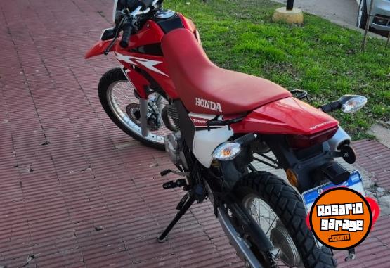 Motos - Honda Tornado 250cc 2023 Nafta 7800Km - En Venta
