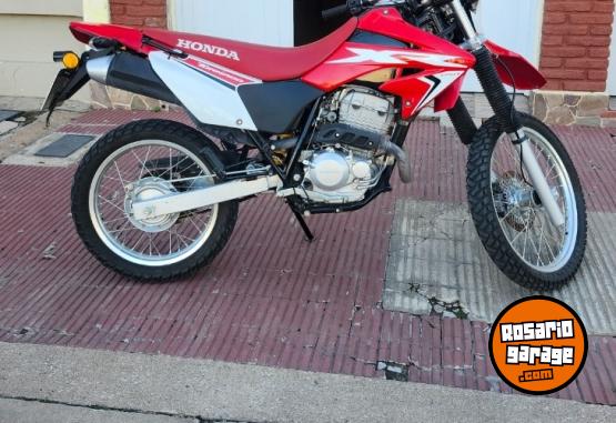 Motos - Honda Tornado 250cc 2023 Nafta 7800Km - En Venta