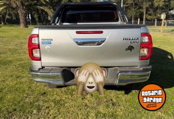 Camionetas - Toyota Hilux SRV 2022 Diesel 43000Km - En Venta