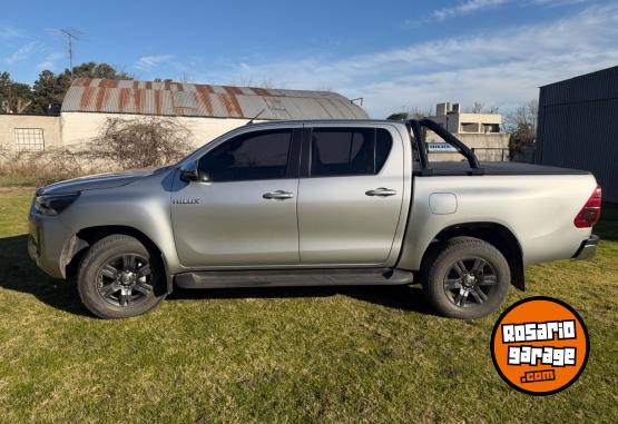 Camionetas - Toyota Hilux SRV 2022 Diesel 43000Km - En Venta