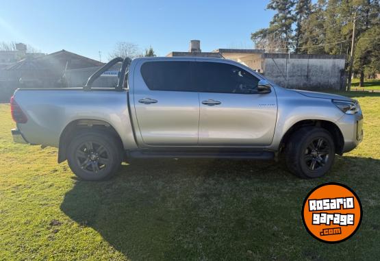 Camionetas - Toyota Hilux SRV 2022 Diesel 43000Km - En Venta