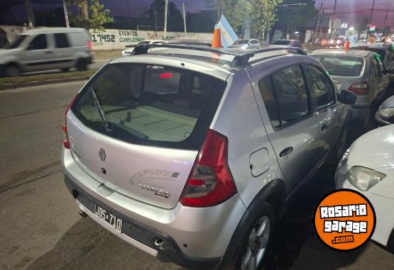 Autos - Renault Sandero 2010 Nafta 180000Km - En Venta