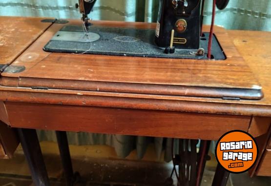 Hogar - Oportunidad: M�quina Singer Cl�sica Completa (Pie de Hierro y Mueble) - En Venta