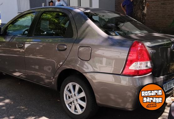 Autos - Toyota Etios 2017 Nafta 115000Km - En Venta