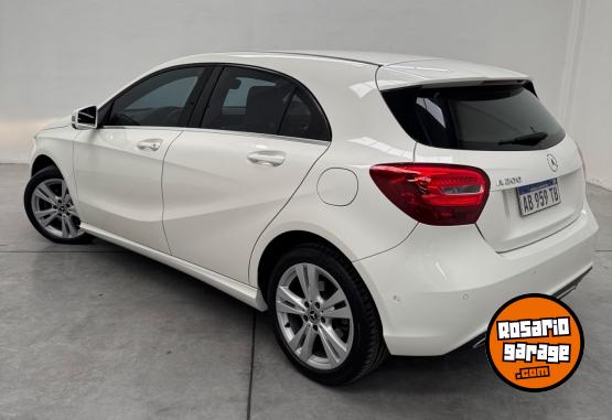 Autos - Mercedes Benz A200 a 200 IMPECABLE 2017 Nafta 160000Km - En Venta