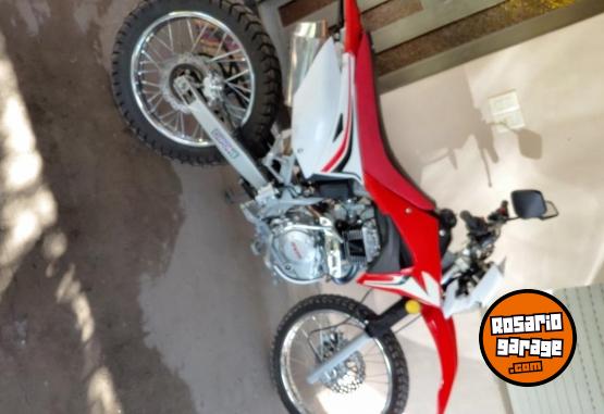Motos - RVM Cz 250 L 2025 Nafta 3300Km - En Venta