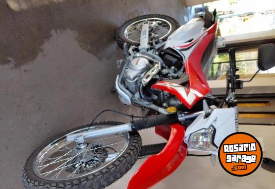 Motos - RVM Cz 250 L 2025 Nafta 3300Km - En Venta