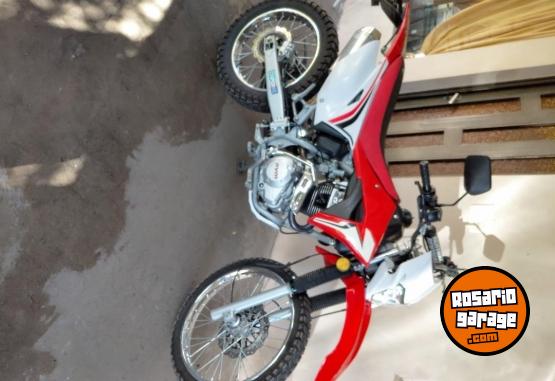 Motos - RVM Cz 250 L 2025 Nafta 3300Km - En Venta