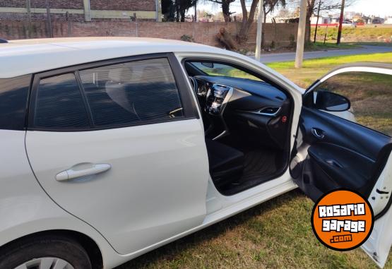 Autos - Toyota Yaris Xs 1.5 MT6 2019 Nafta 73000Km - En Venta