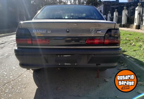 Autos - Renault R19 1997 Nafta 98000Km - En Venta