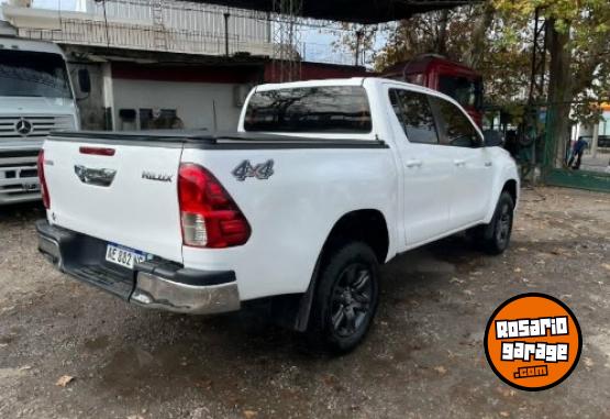 Camionetas - Toyota HILUX SR 2021 Diesel 111111Km - En Venta