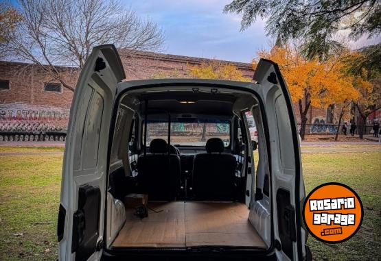 Utilitarios - Renault Kangoo 2015 Nafta 128000Km - En Venta