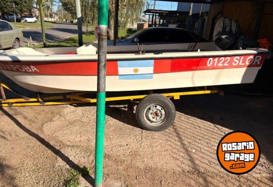 Embarcaciones - Bote de 5mts con motor. Papeles - En Venta
