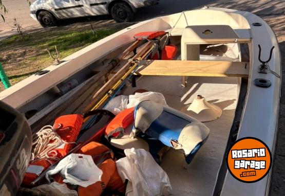Embarcaciones - Bote de 5mts con motor. Papeles - En Venta