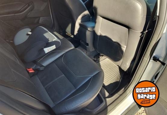 Autos - Ford Focus SE Plus Hatchback 2015 Nafta 72000Km - En Venta