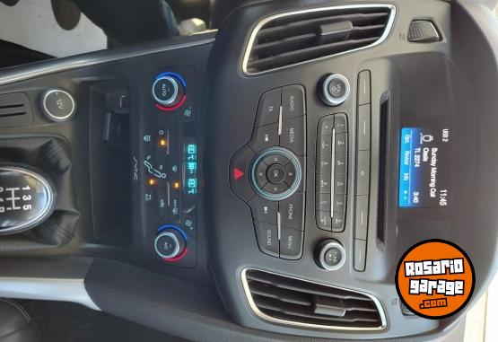 Autos - Ford Focus SE Plus Hatchback 2015 Nafta 72000Km - En Venta