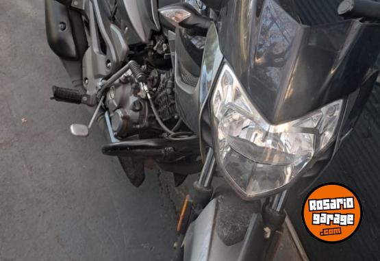 Motos - Bajaj 125 2025 Nafta 3500Km - En Venta