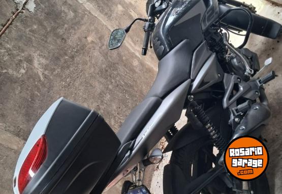 Motos - Bajaj 125 2025 Nafta 4000Km - En Venta