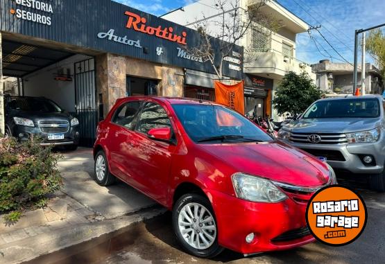 Autos - Toyota ETIOS XLS 2015 Nafta 180000Km - En Venta