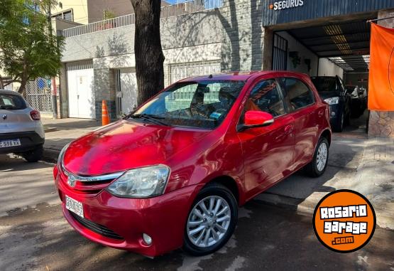 Autos - Toyota ETIOS XLS 2015 Nafta 180000Km - En Venta