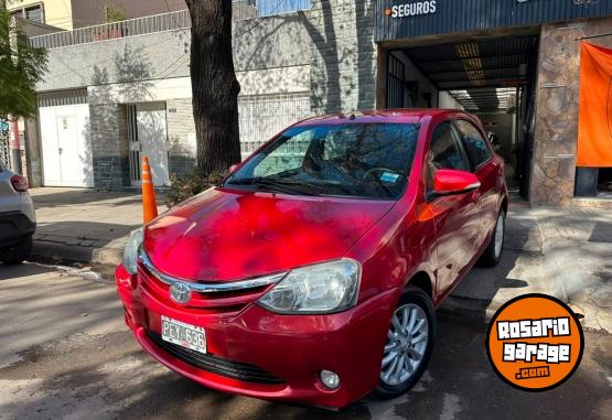 Autos - Toyota ETIOS XLS 2015 Nafta 180000Km - En Venta