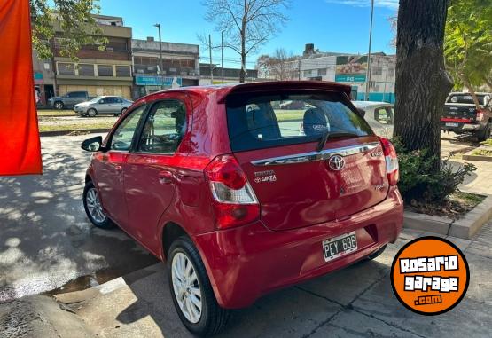 Autos - Toyota ETIOS XLS 2015 Nafta 180000Km - En Venta