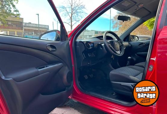 Autos - Toyota ETIOS XLS 2015 Nafta 180000Km - En Venta