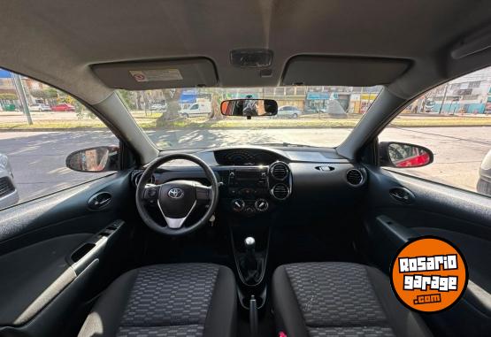 Autos - Toyota ETIOS XLS 2015 Nafta 180000Km - En Venta