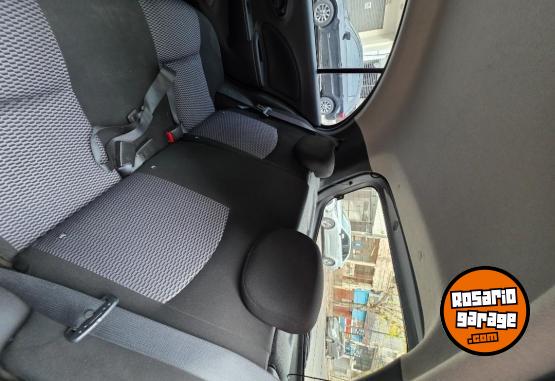 Autos - Nissan March 2018 Nafta 108000Km - En Venta