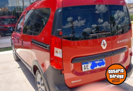 Utilitarios - Renault Kangoo stepway 2020 Diesel 80000Km - En Venta