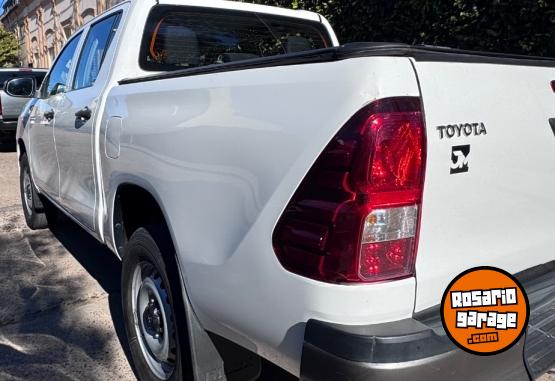 Camionetas - Toyota Hilux dx 2019 Diesel 125000Km - En Venta