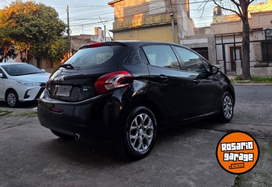 Autos - Peugeot 208 2015 Nafta 110000Km - En Venta