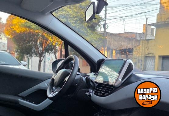 Autos - Peugeot 208 2015 Nafta 110000Km - En Venta