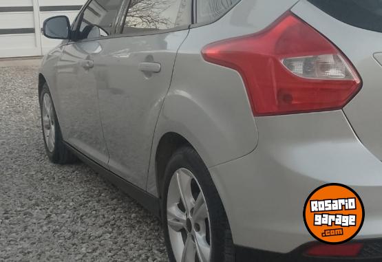 Autos - Ford 5 puertas 2015 Nafta 162000Km - En Venta