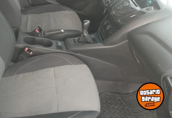 Autos - Ford 5 puertas 2015 Nafta 162000Km - En Venta